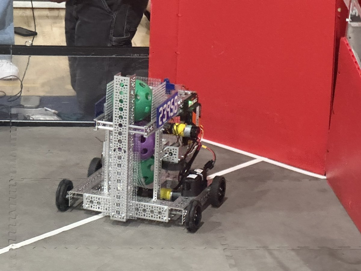 23958 Wait4iT robot carrying samples