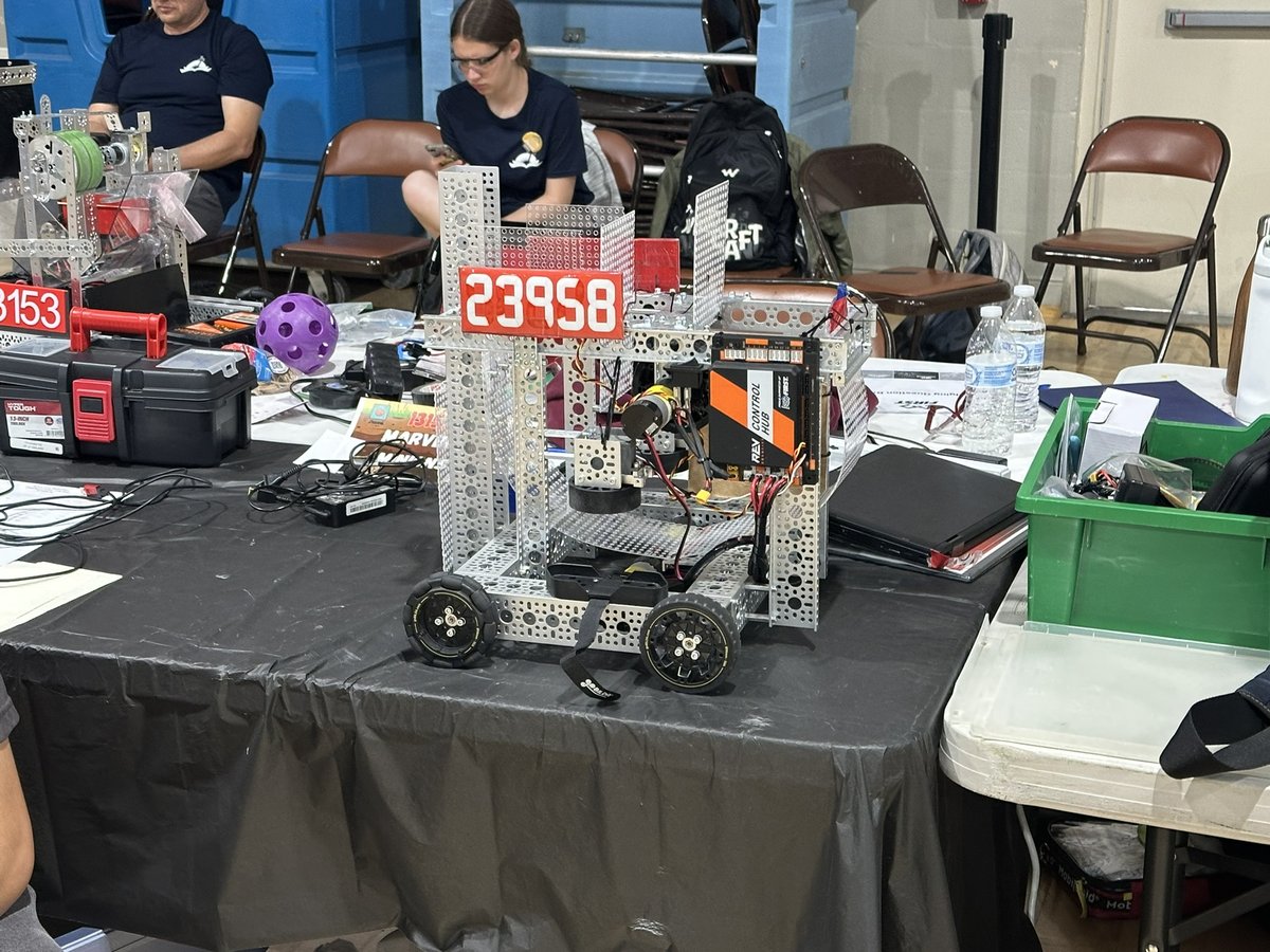 23958 Wait4iT robot on field