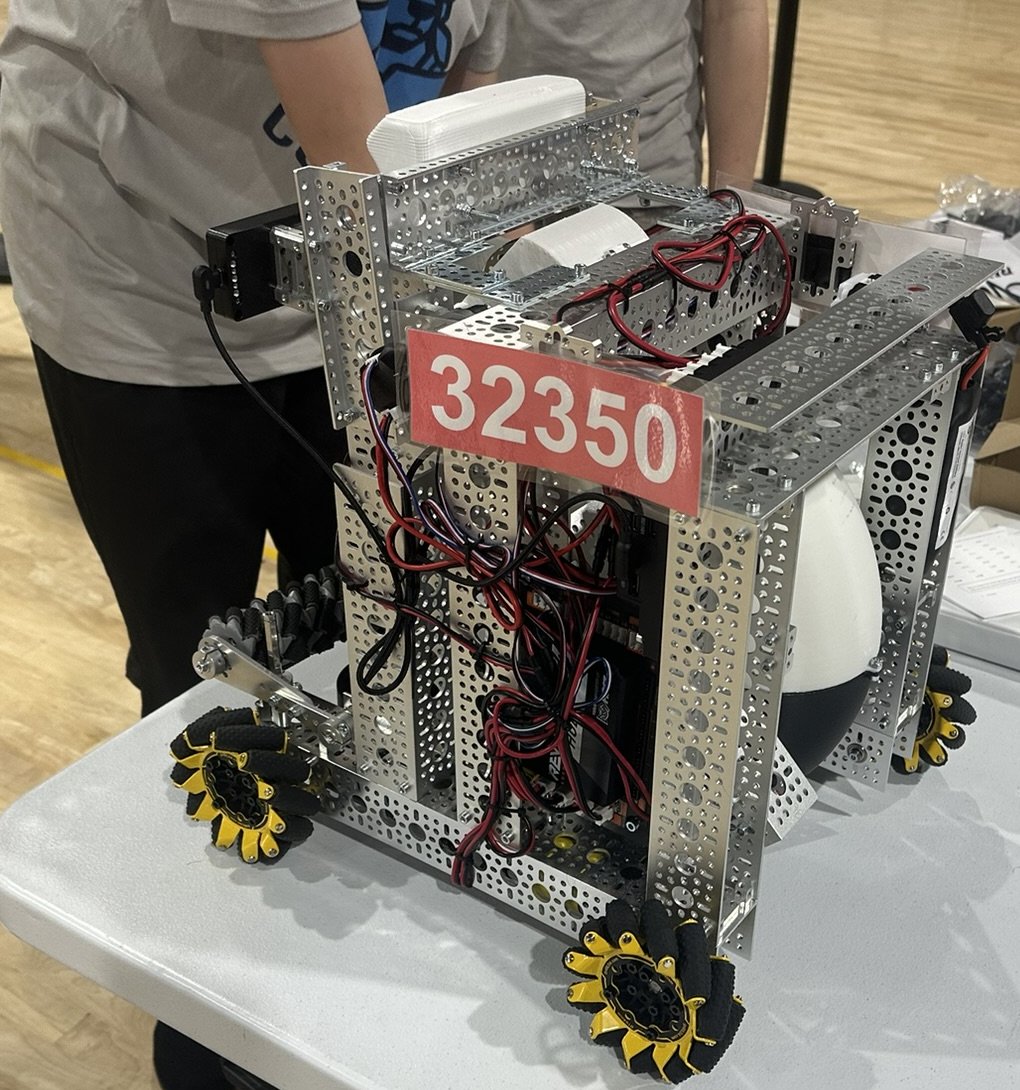 32350 CODEIAKS robot close-up